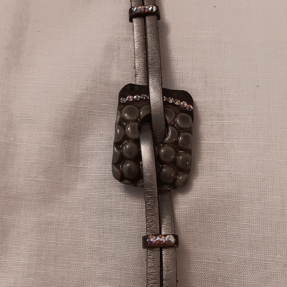 Leather bracelet with crystal detail.
